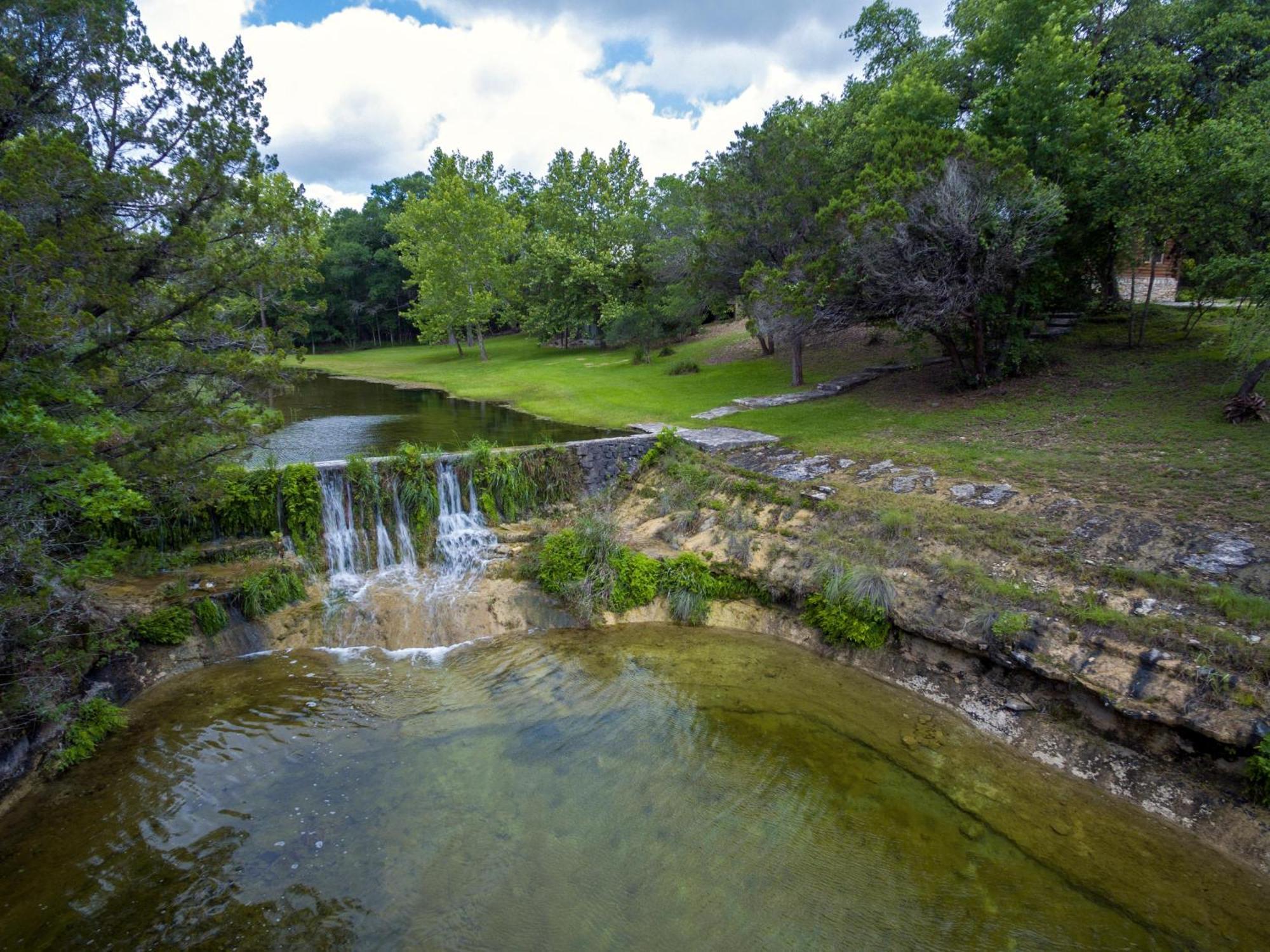 Falls Log Home Wimberley Exteriér fotografie